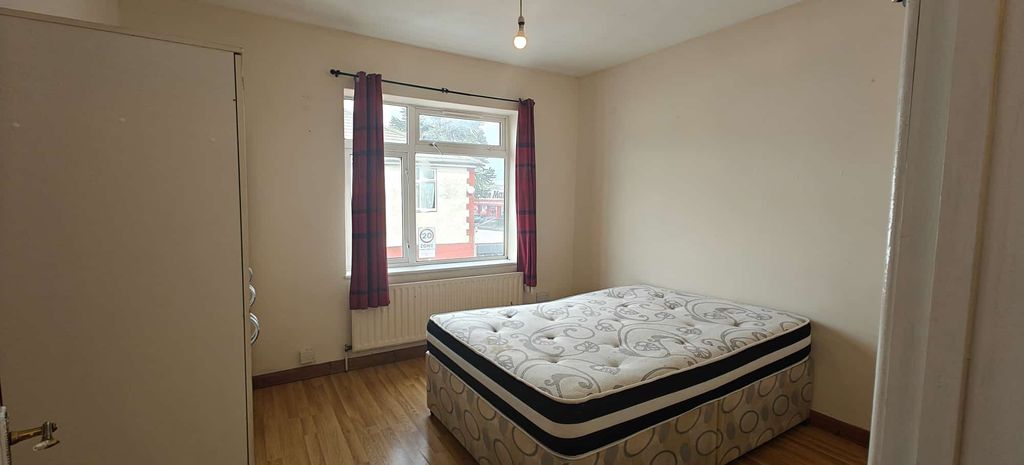 Property photo 3 of 8 Bedroom 2
