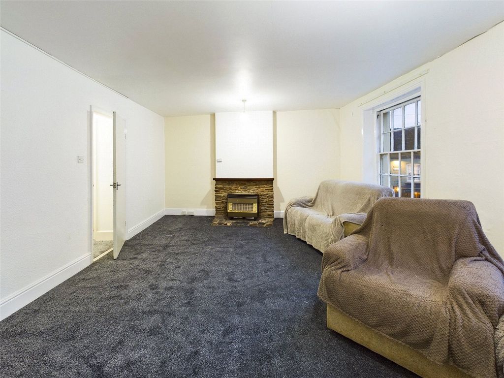 Property photo 3 of 14 2A