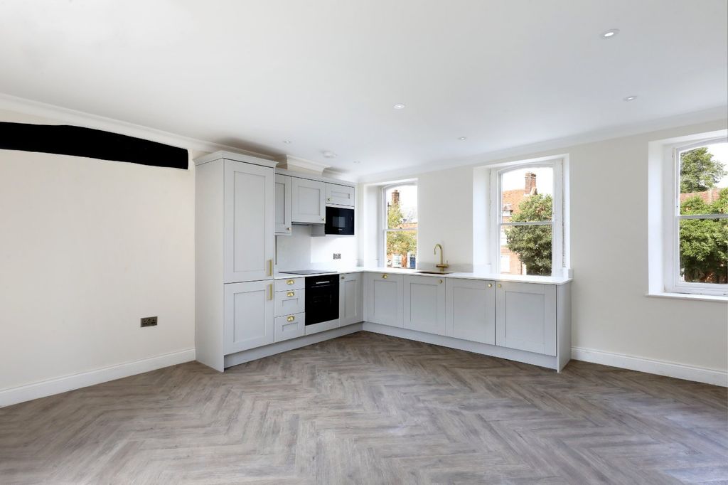 Additional image 6 of 2 bed flat for saleLondon End, Beaconsfield, Buckinghamshire HP9