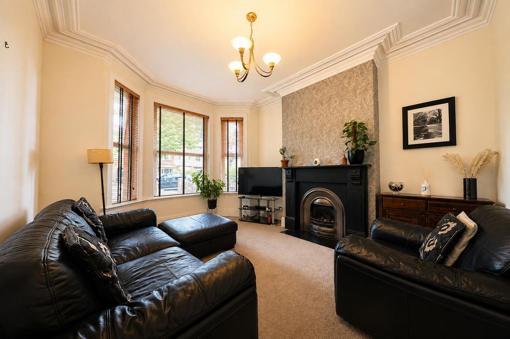 Property photo 2 of 33