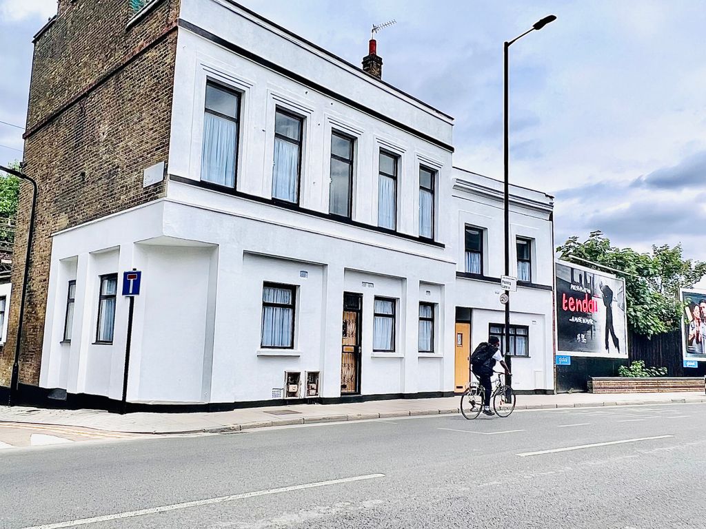 Property photo 1 of 8 Photo 6