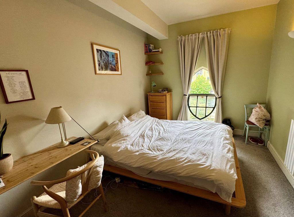 Property photo 3 of 10 Bedroom