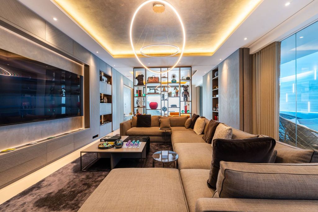 Property photo 2 of 32