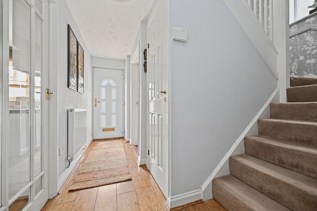 Property photo 2 of 21