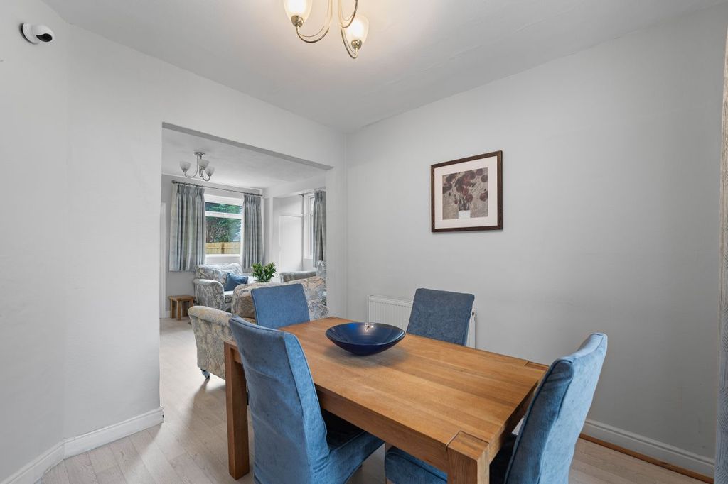 Property photo 3 of 27