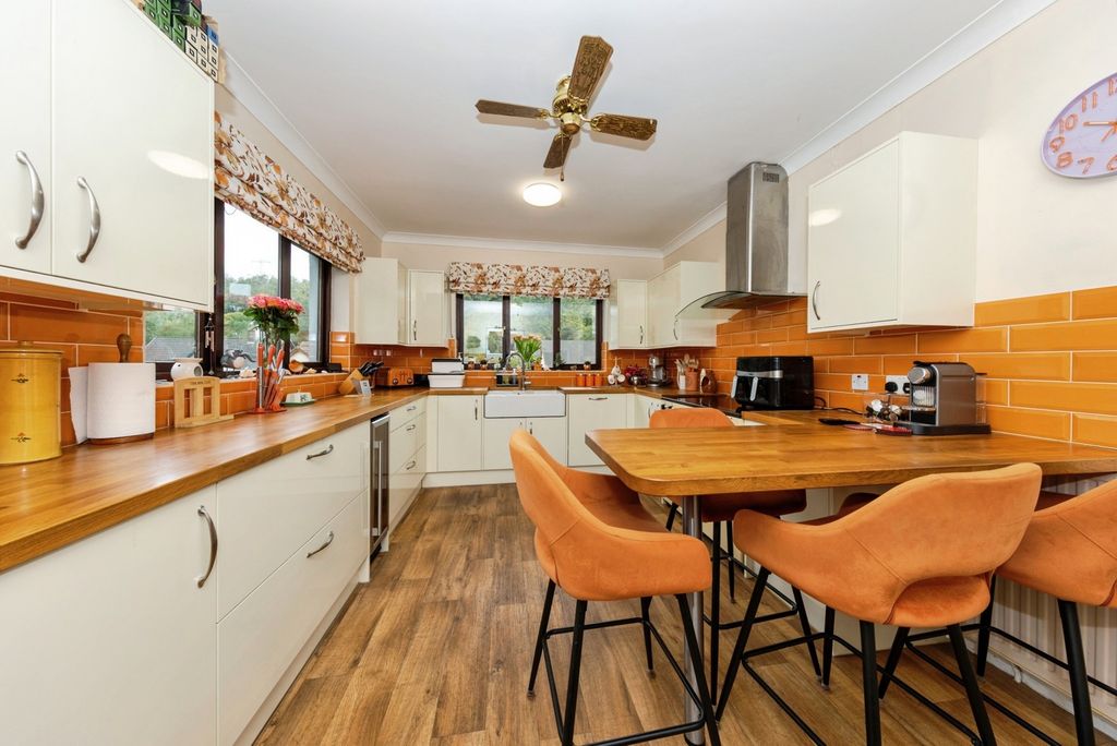 Property photo 3 of 17 Photo