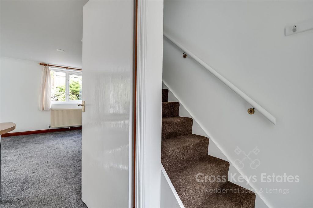 Property photo 2 of 18 Hallway