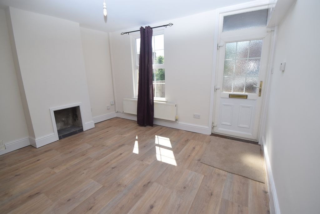 Property photo 2 of 10 Sitting Room