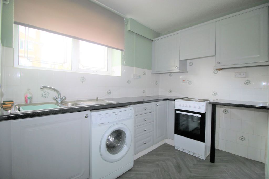 Property photo 3 of 5 Kitchen