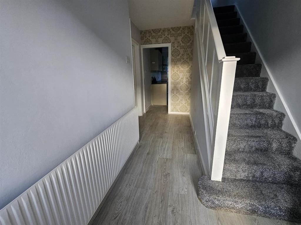 Property photo 2 of 10 Hallway.Jpg