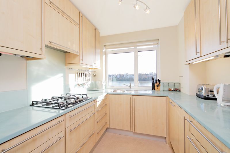 Property photo 2 of 7 Kitchen