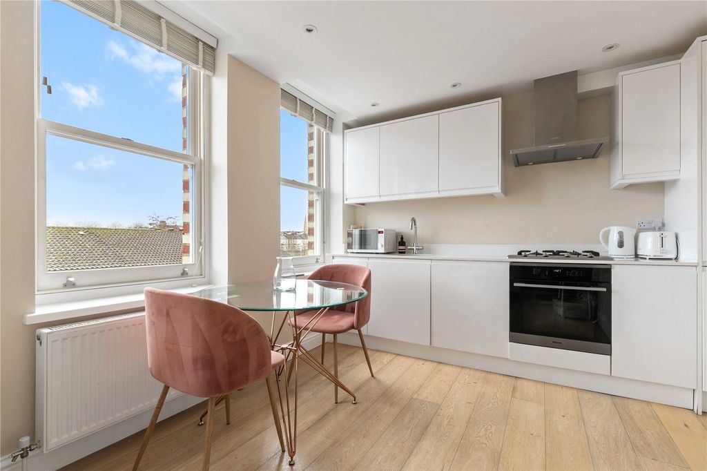 Property photo 3 of 10 Kitchen