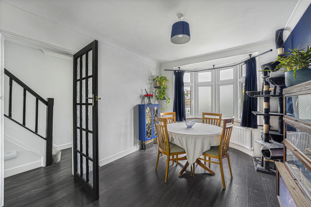 Property photo 3 of 22