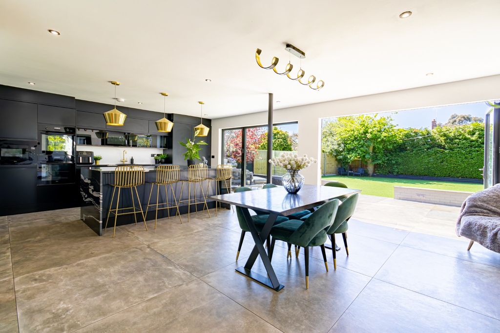 Property photo 2 of 46 4235311