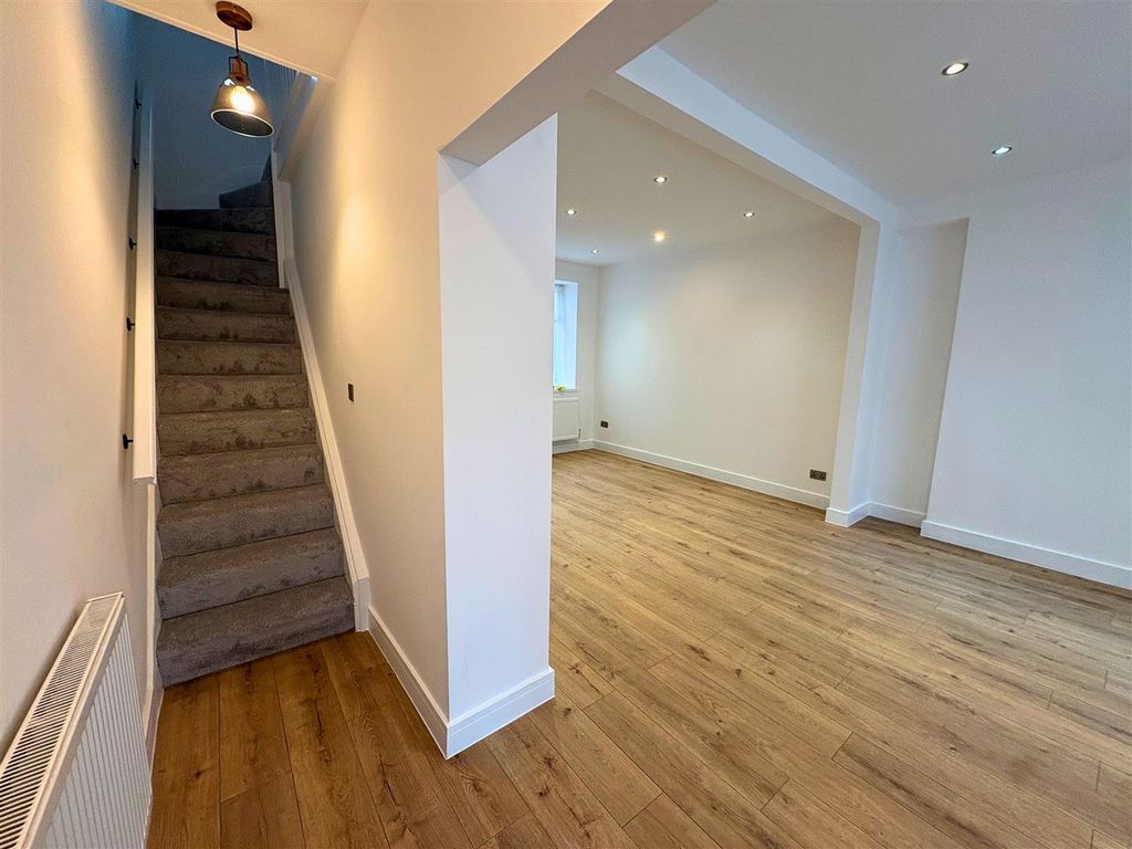 Property photo 3 of 28 Entrance Hallway