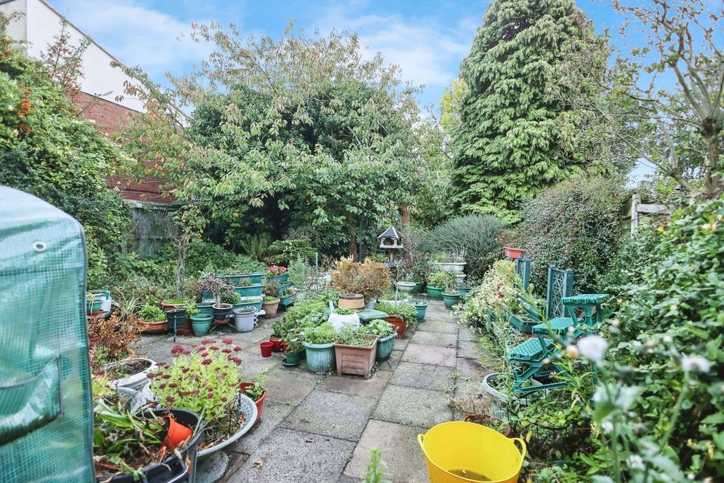 Property photo 2 of 16 Garden