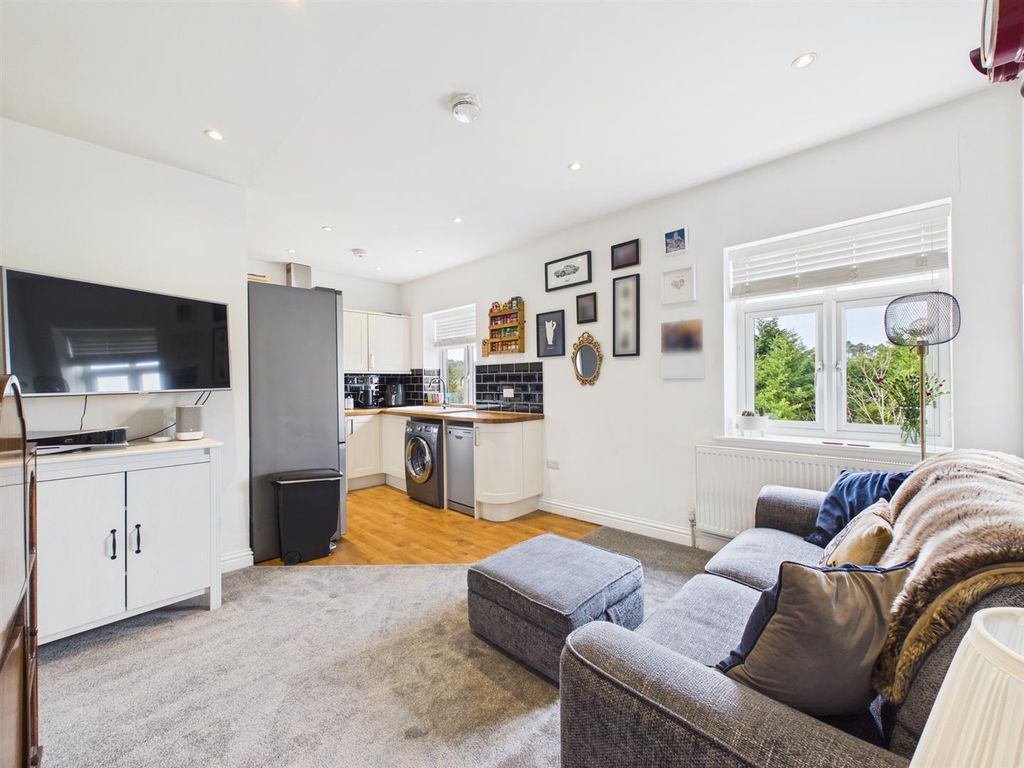 Property photo 2 of 14 Cam02885G0-Pr0569-Still001.Jpg