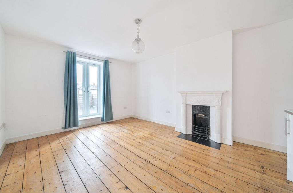 Property photo 2 of 10 1465729-6-6A0B382...