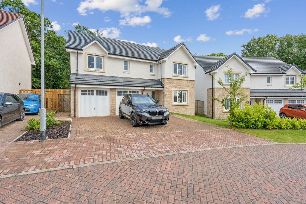 Property photo 1 of 32
