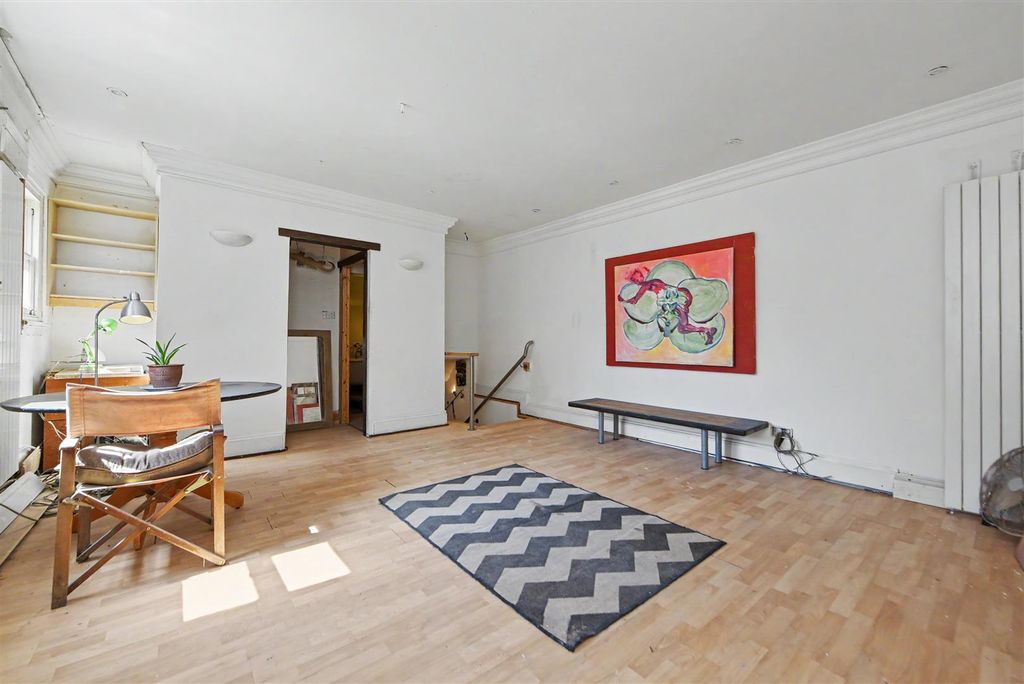 Property photo 2 of 15 Lounge