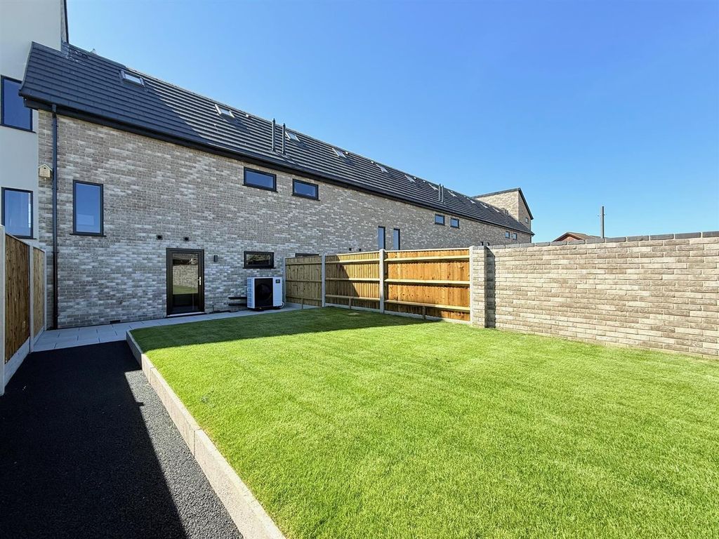 Property photo 2 of 33 Rear Garden
