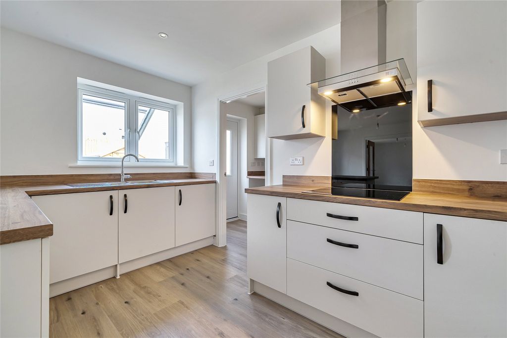 Property photo 3 of 8 Example Primrose