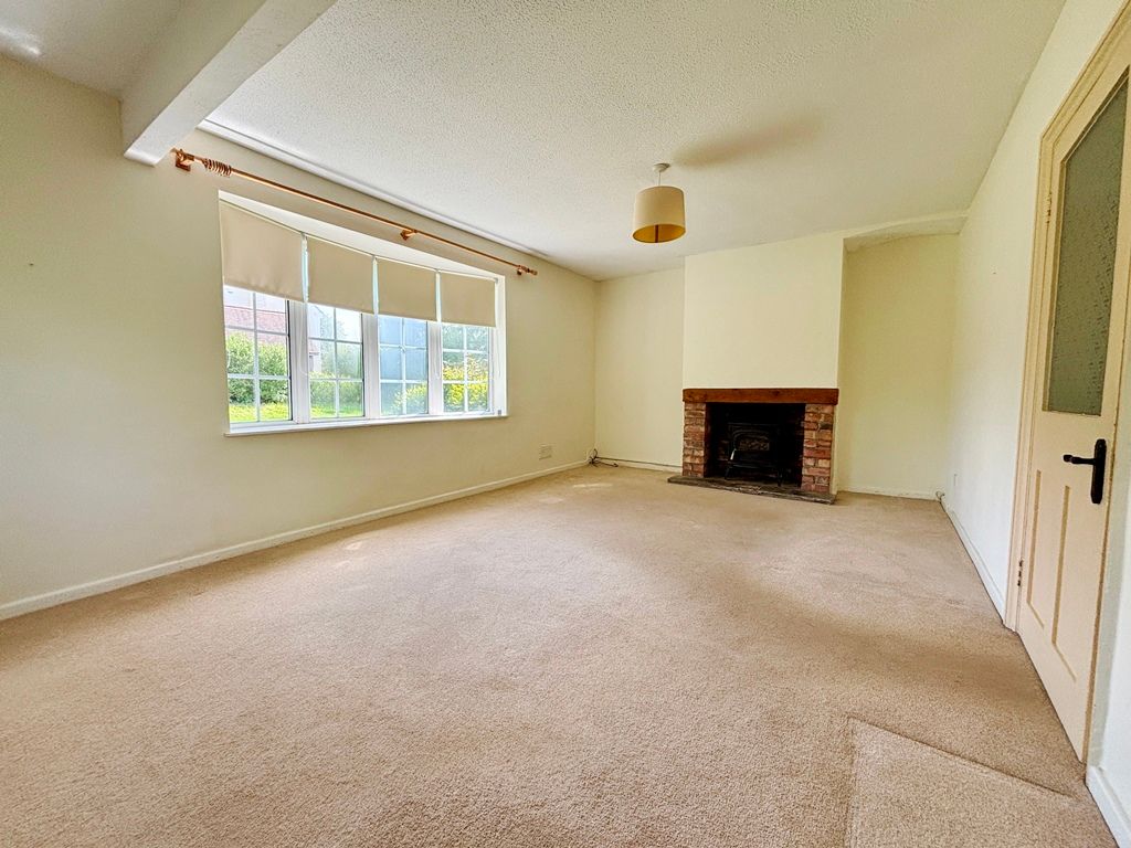 Property photo 3 of 13 Sitting Room