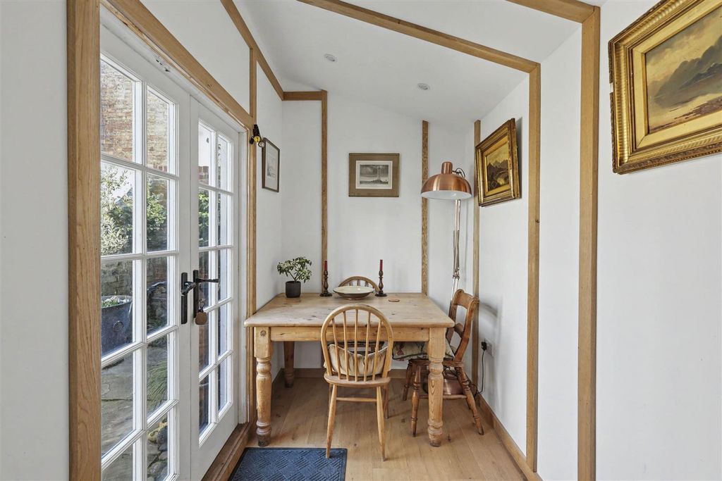 Property photo 3 of 19 76A High Street Fep_16.Jpg