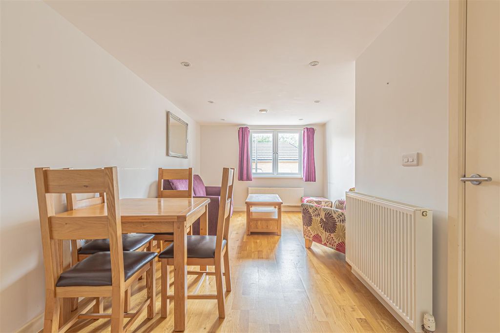 Property photo 3 of 10 Flat 7, Langley House-Tw4 (1).Jpg
