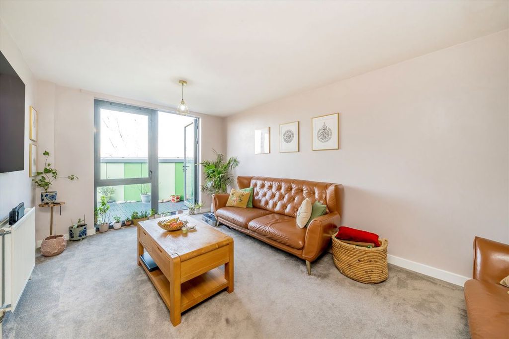 Property photo 3 of 6