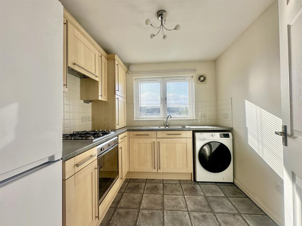 Property photo 3 of 9 Kitchen