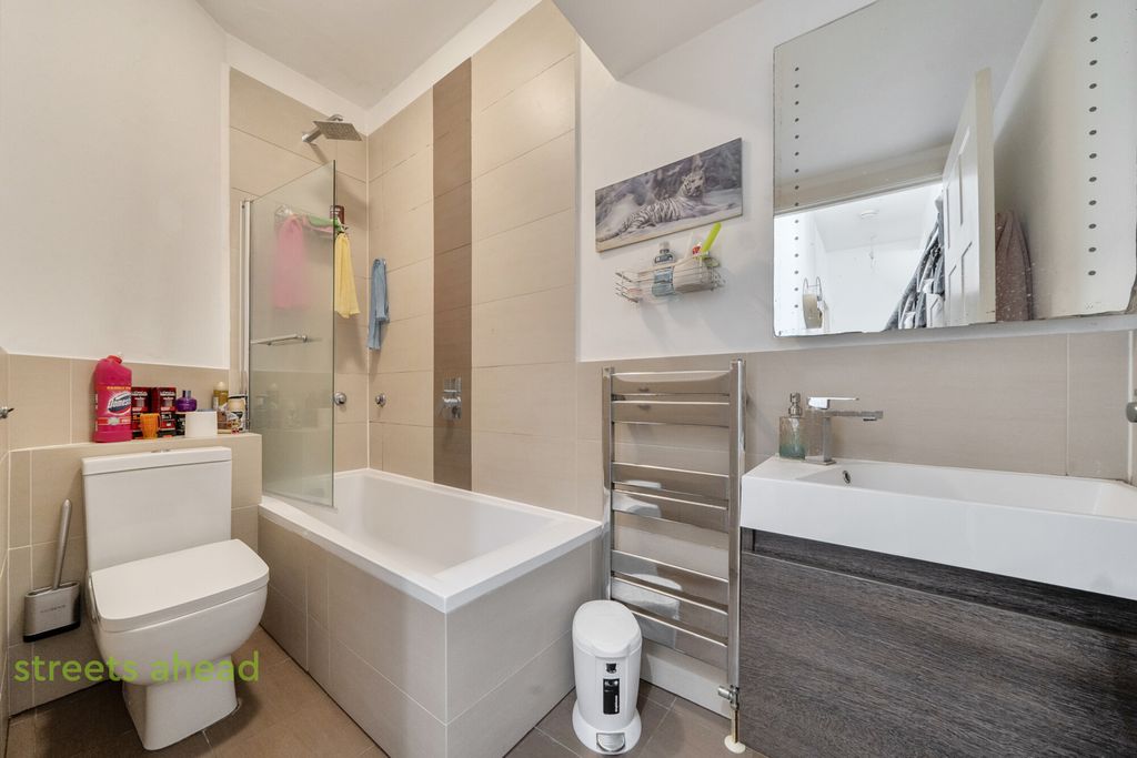 Additional image 5 of 2 bed flat for saleBarclay Road, Croydon CR0