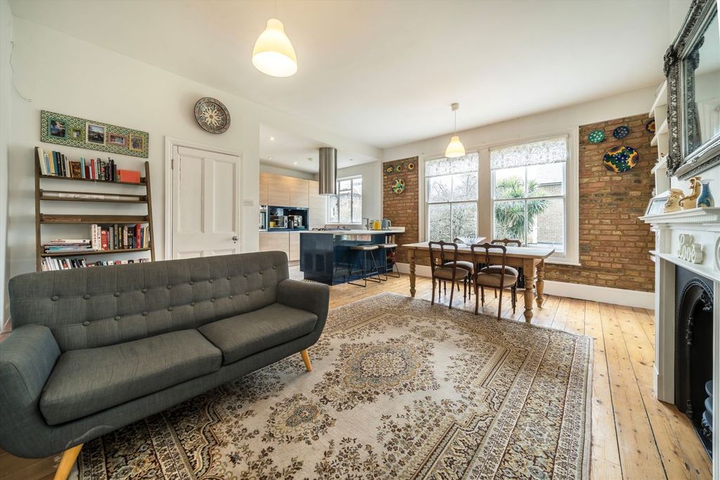 Property photo 2 of 7