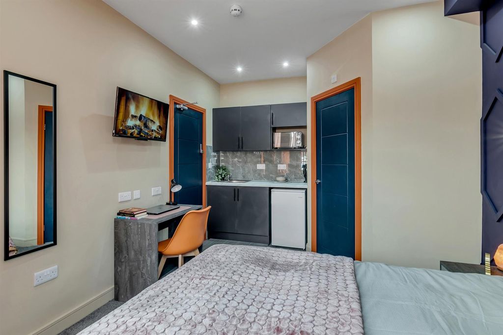 Property photo 3 of 20 37 Melville Road, Coventry, CV1 3A (204).Jpg
