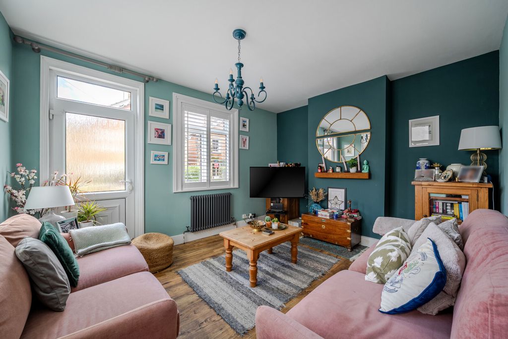 Property photo 2 of 15 1456108-17-69Fc7E...