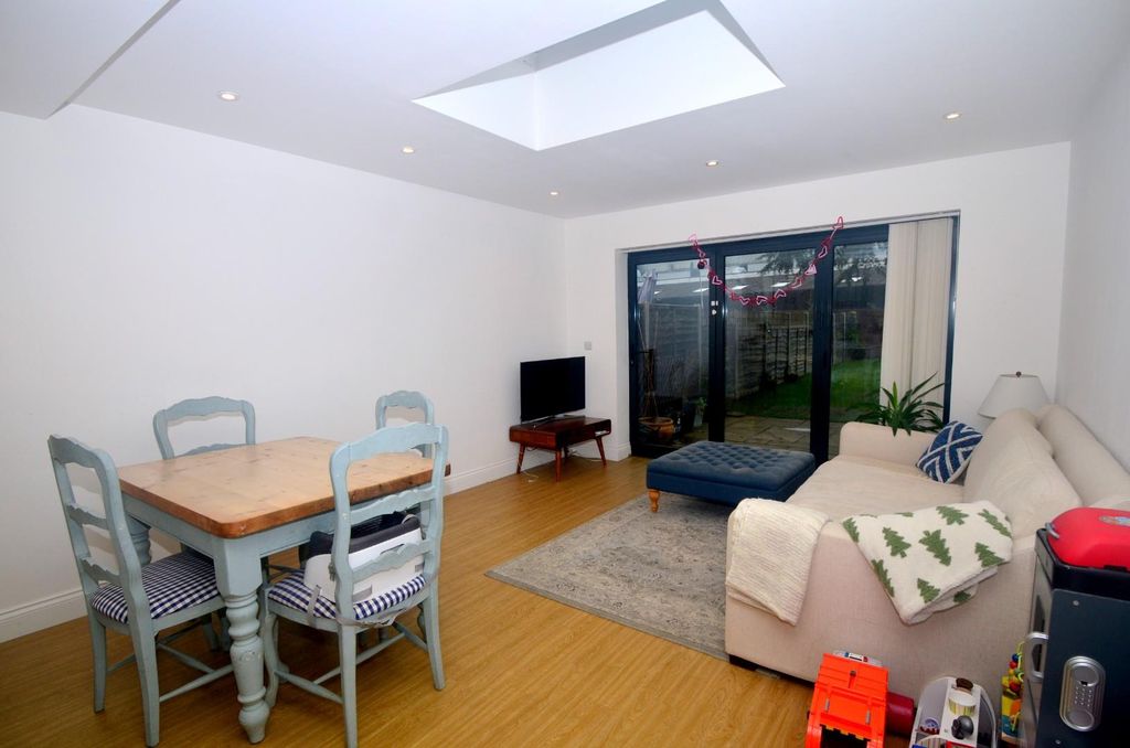 Property photo 3 of 8 3.Jpg