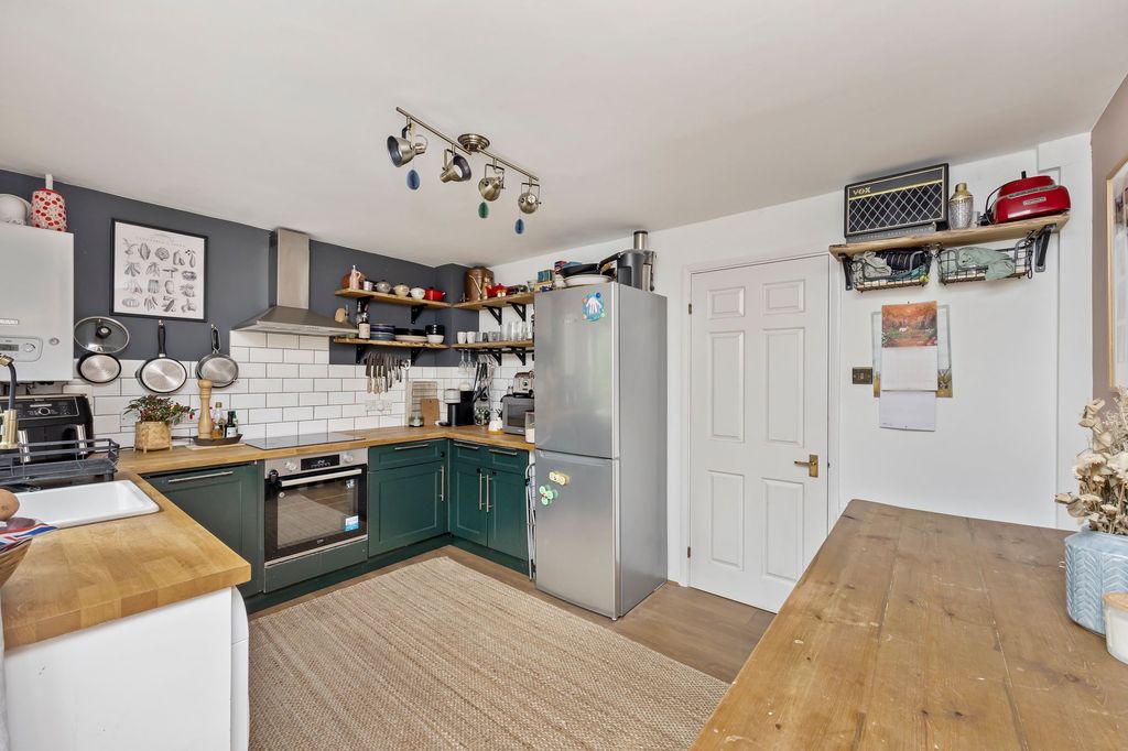 Property photo 3 of 16 Kitchen/Breakfast