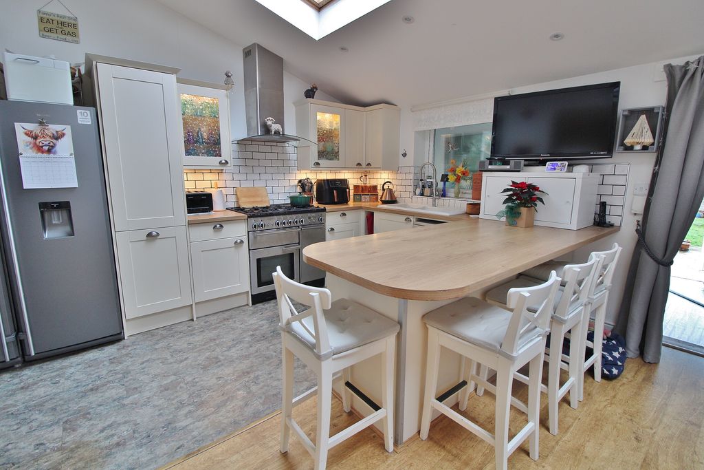 Property photo 3 of 31