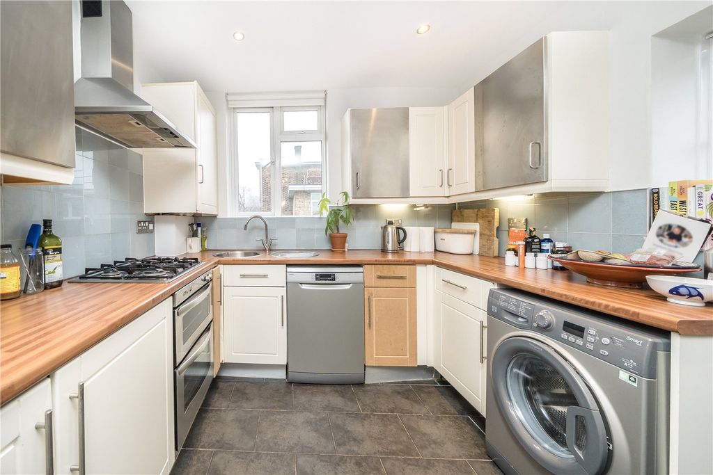 Property photo 3 of 14 Kitchen