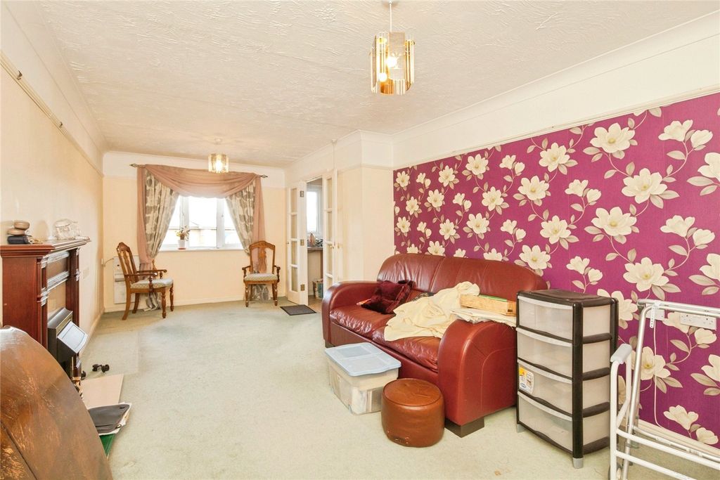 Property photo 2 of 11 Lounge