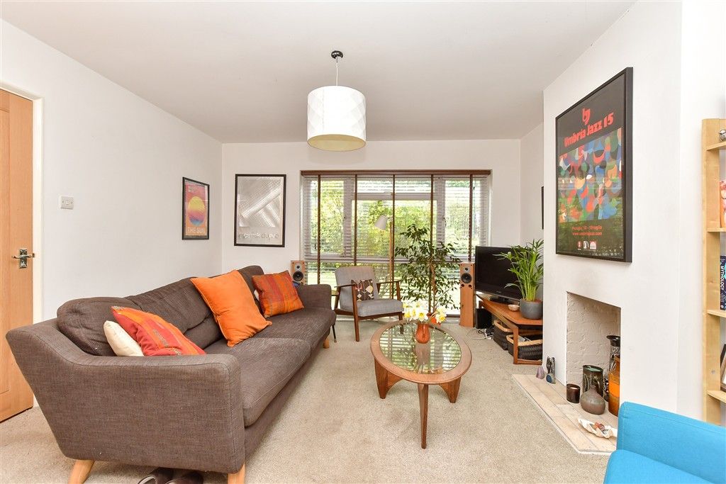 Property photo 3 of 13 Lounge