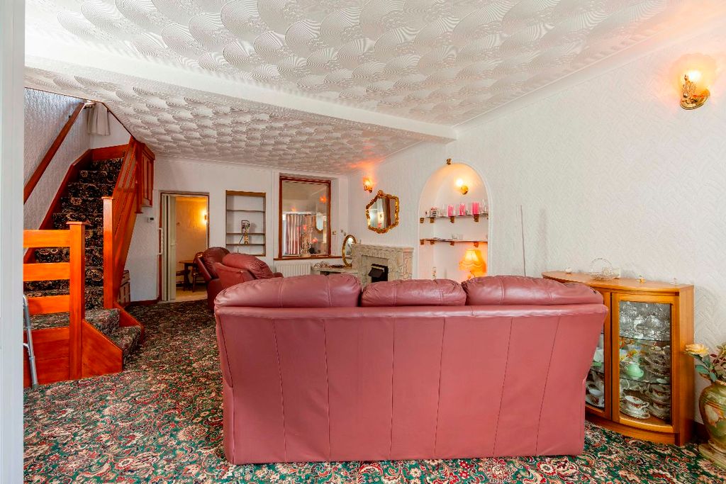 Property photo 3 of 31