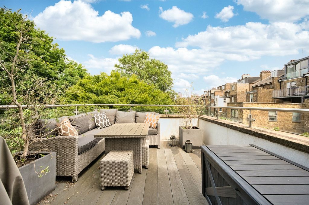 Property photo 2 of 14 Terrace