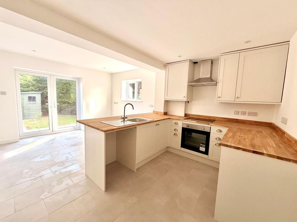 Property photo 2 of 12 Kitchen