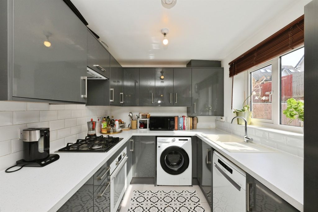 Property photo 2 of 18