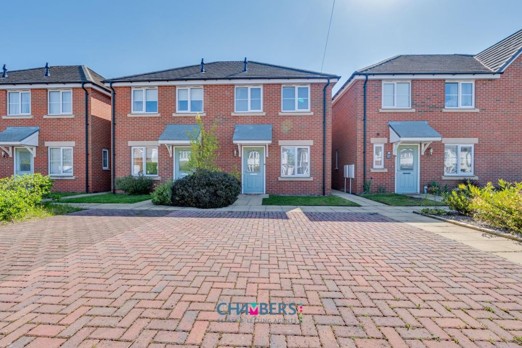 Property photo 1 of 17 Approach