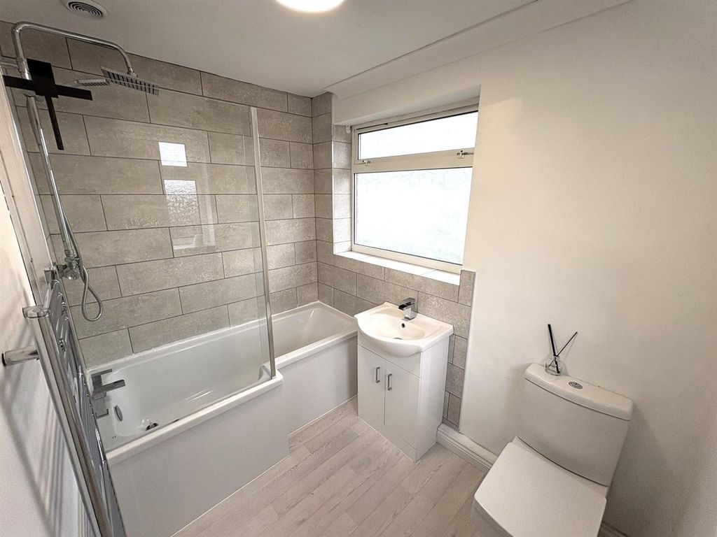 Property photo 3 of 15 Bathroom