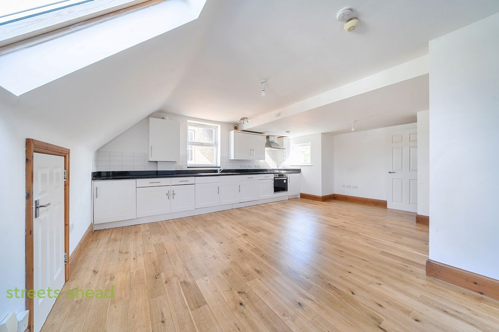 Property photo 2 of 10 c1E7Efea-9Fd8-4c1...