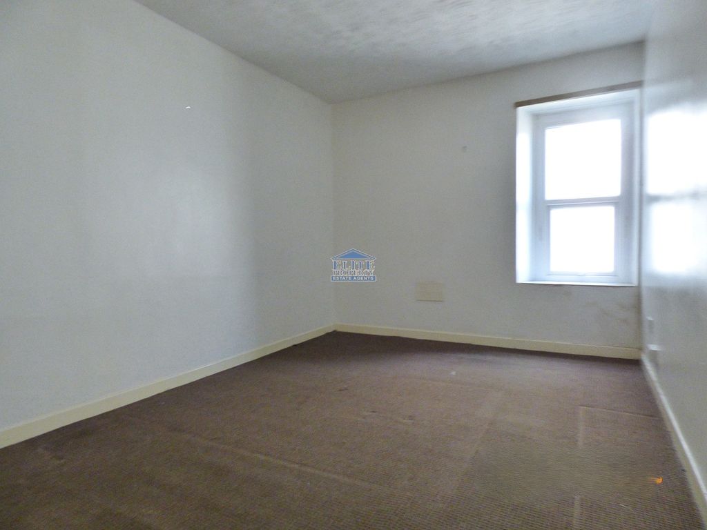 Property photo 3 of 5 Bedroom 1