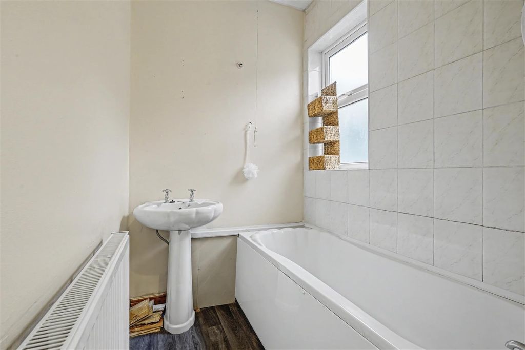 Property photo 3 of 17 Bathroom 1_1.Jpeg